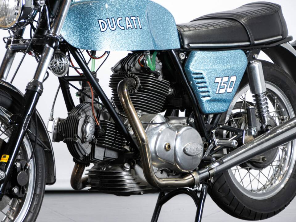 Image 33/50 of Ducati 750 GT (1972)