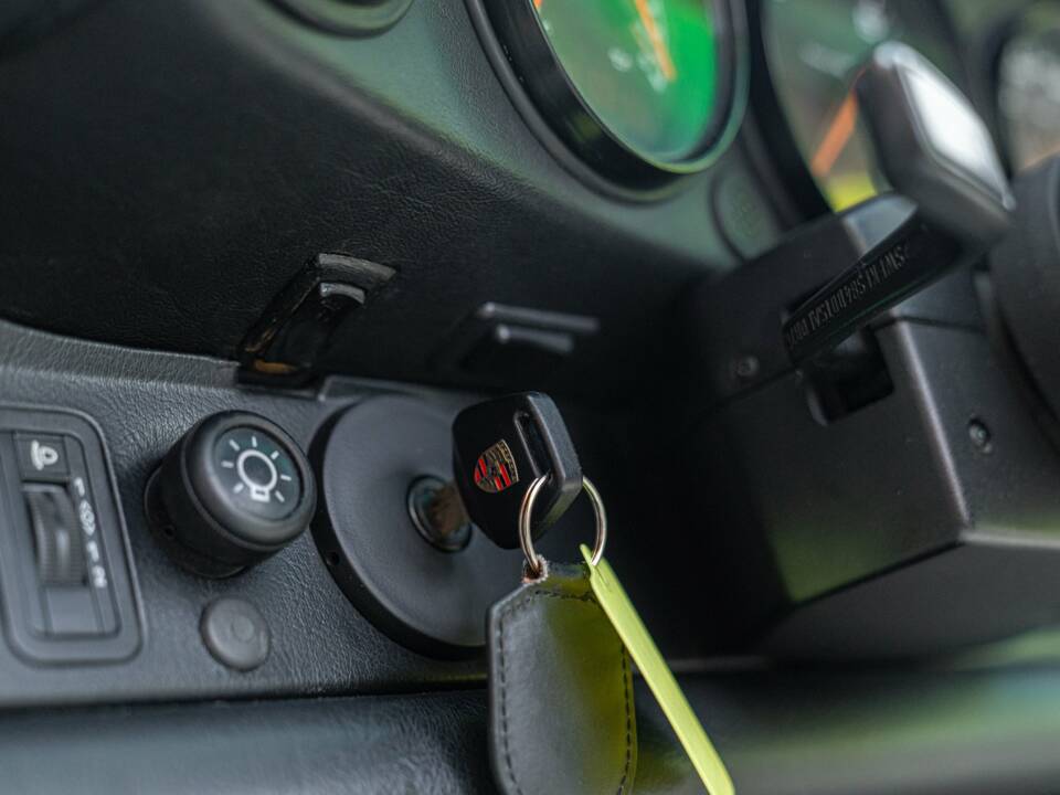 Immagine 50/50 di Porsche 911 Carrera 4 (1990)