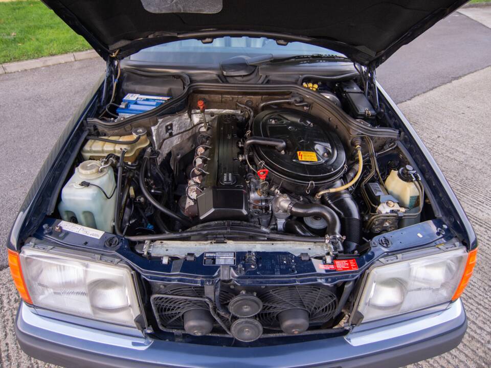 Bild 21/30 von Mercedes-Benz 300 CE (1992)