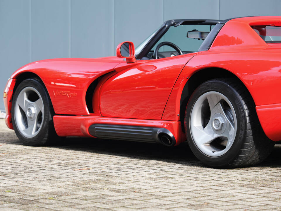 Image 36/61 of Dodge Viper RT&#x2F;10 (1993)