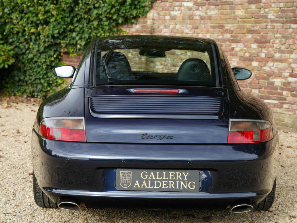 Immagine 24/50 di Porsche 911 Carrera (2003)