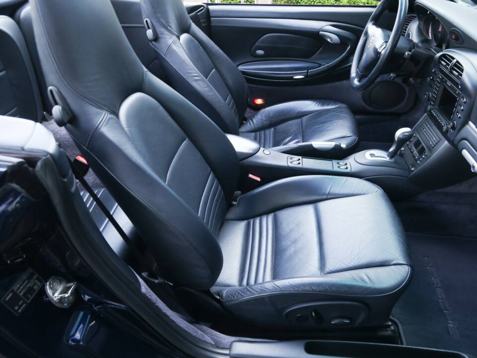 Image 40/50 of Porsche 911 Carrera 4S (2004)