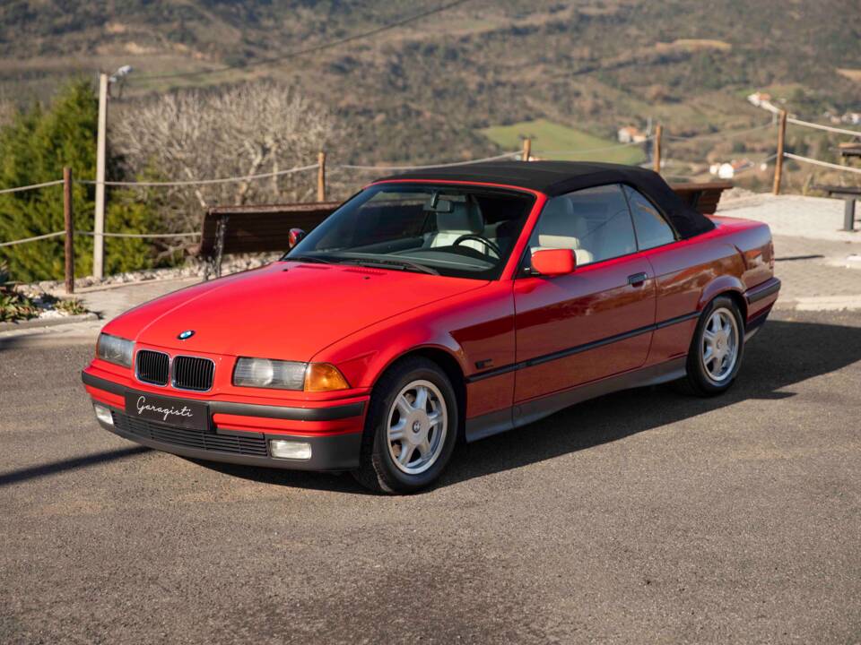 Bild 40/92 von BMW 325i (1994)