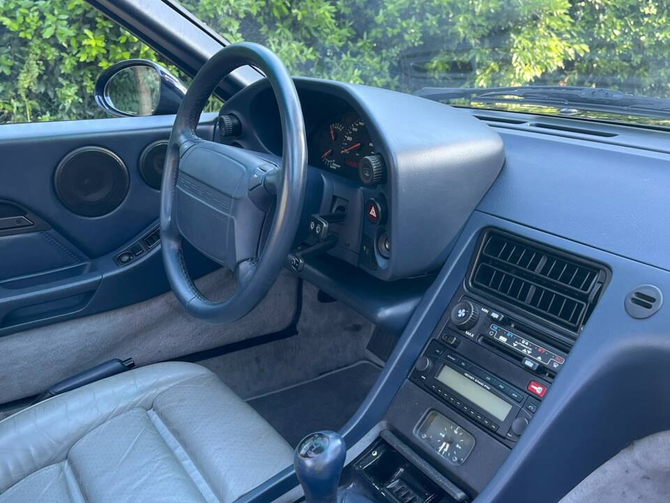 Image 16/26 of Porsche 928 GTS (1995)