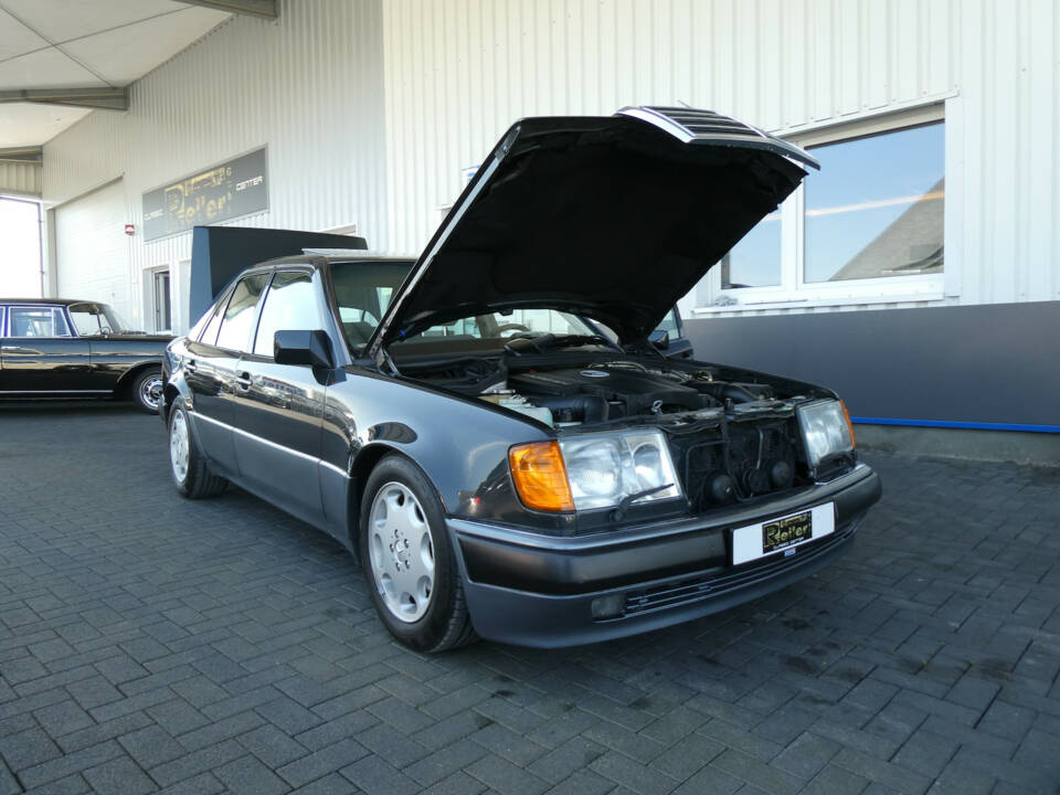 Bild 9/22 von Mercedes-Benz 500 E (1992)