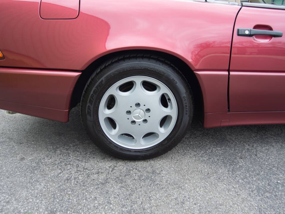 Image 26/28 of Mercedes-Benz 500 SL (1992)