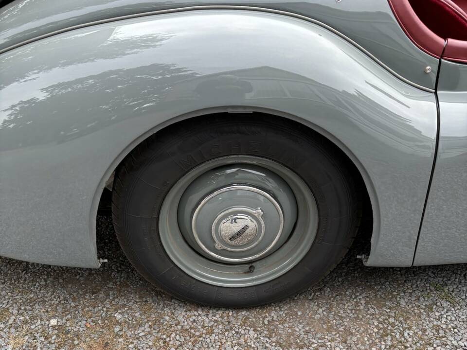 Image 7/8 of Jaguar XK 120 OTS (1950)