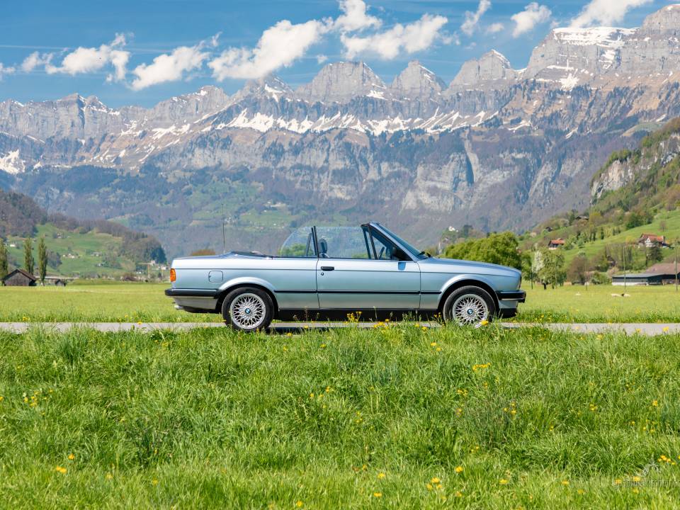 Image 4/39 de BMW 325i (1990)
