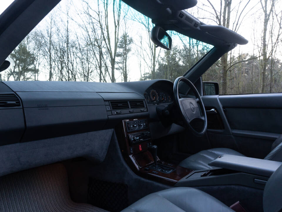 Image 10/15 of Mercedes-Benz 500 SL (1991)