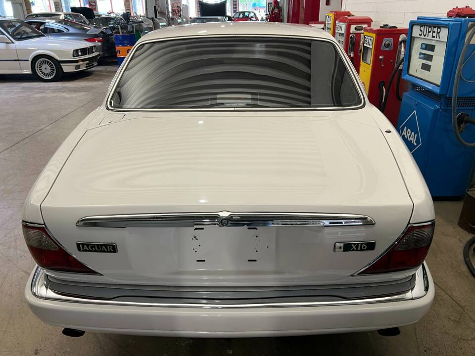 Image 14/15 of Jaguar XJ 6 4.0 Sovereign (1997)