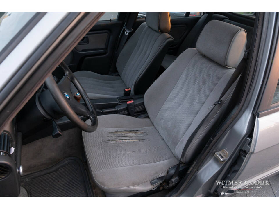 Image 43/50 de BMW 320i Touring (1989)