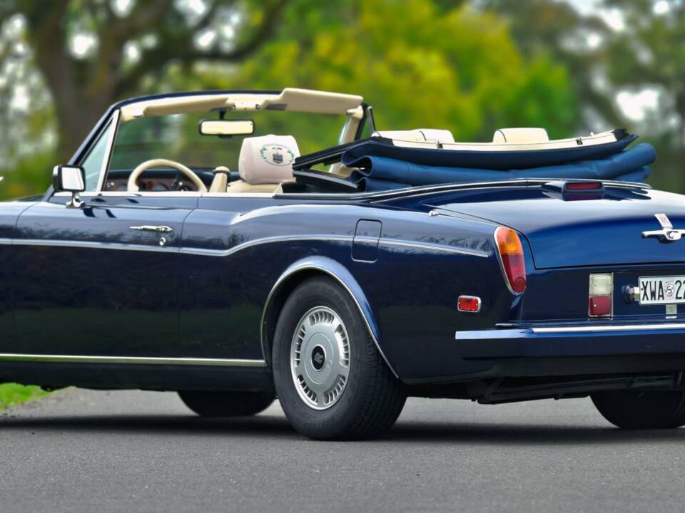 Image 16/50 of Rolls-Royce Corniche S (1995)