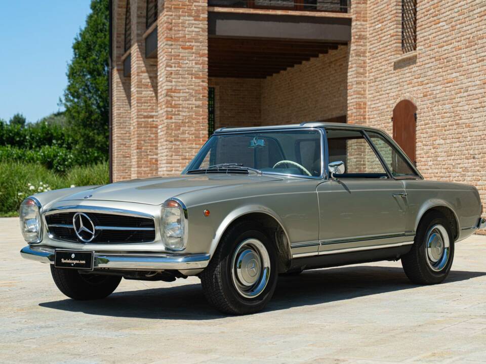 Image 2/50 of Mercedes-Benz 230 SL (1965)