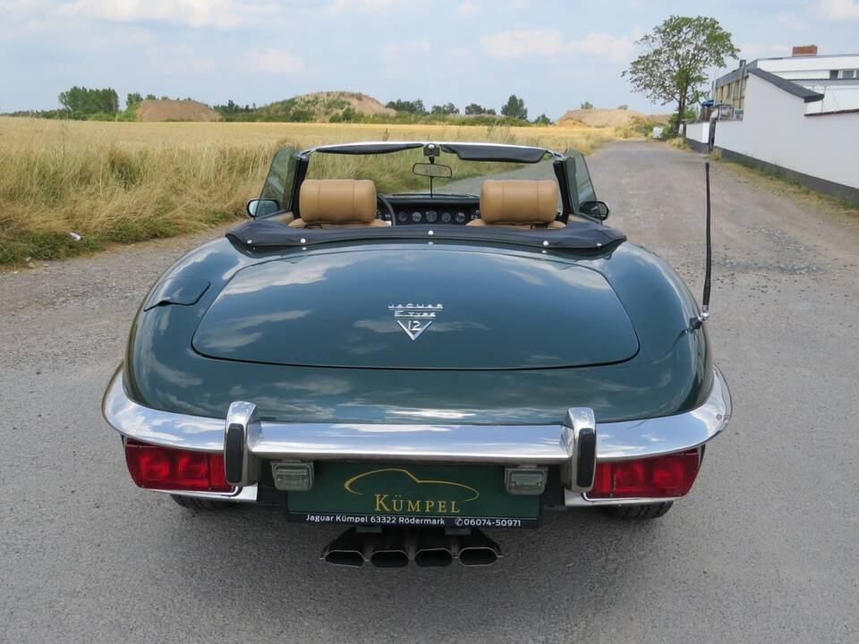 Image 5/50 de Jaguar E-Type V12 (1974)