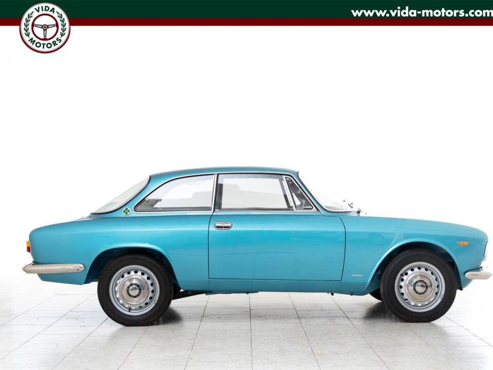 Image 2/15 de Alfa Romeo Giulia 1600 Sprint GT Veloce (1967)