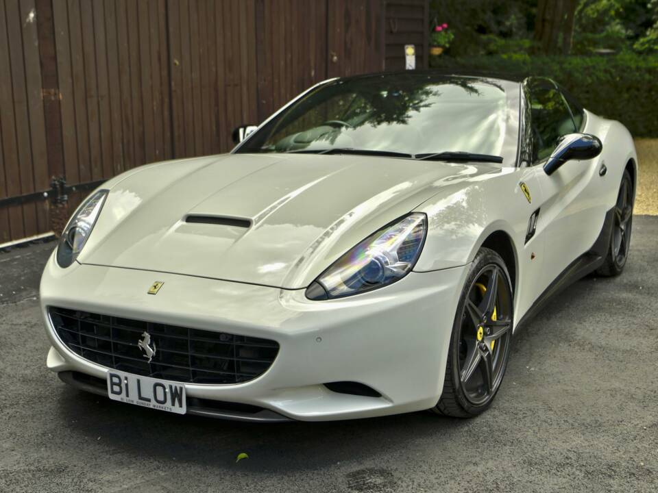 Bild 14/50 von Ferrari California (2010)