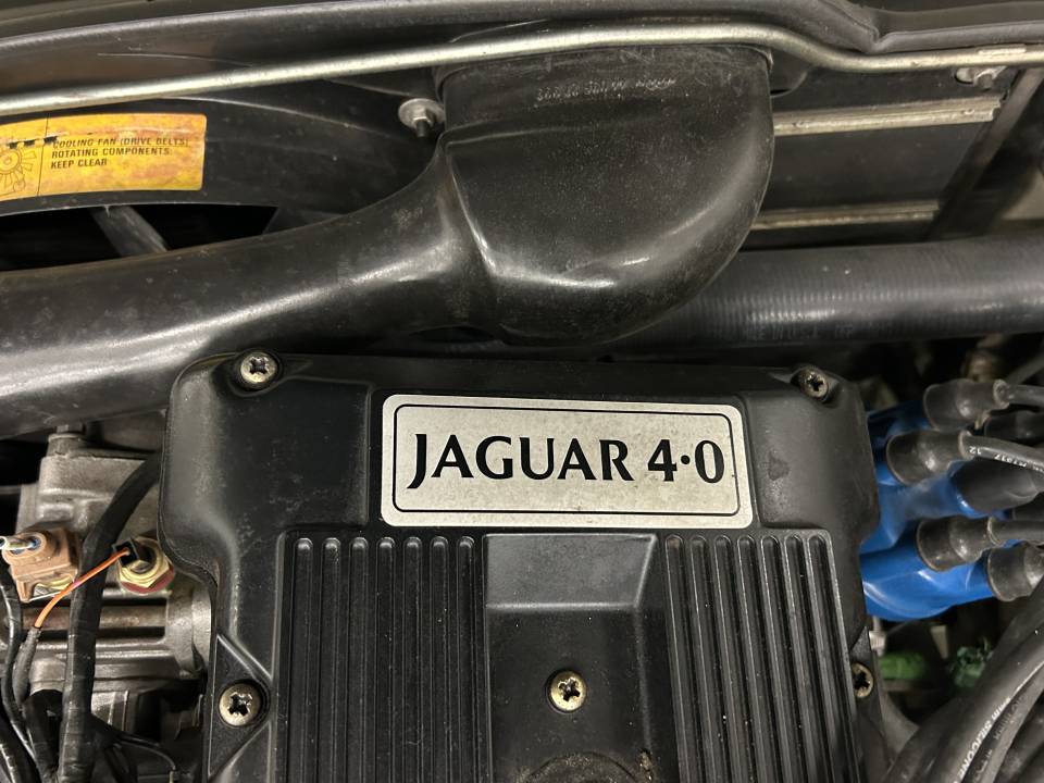 Image 37/38 of Jaguar XJS 4.0 (1994)