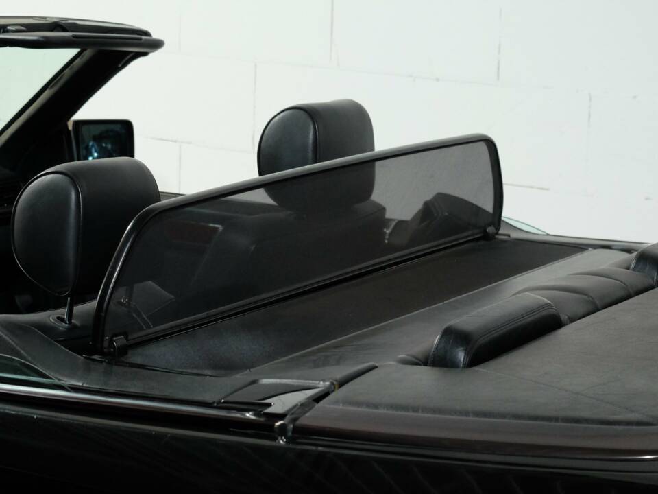 Image 22/30 de Mercedes-Benz E 220 (1995)