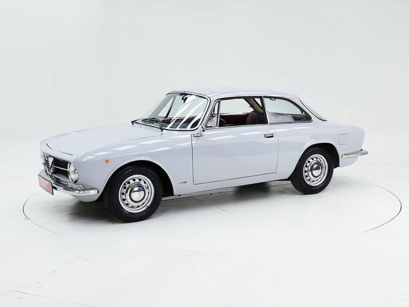 Bild 1/15 von Alfa Romeo Giulia 1300 GT Junior (1971)
