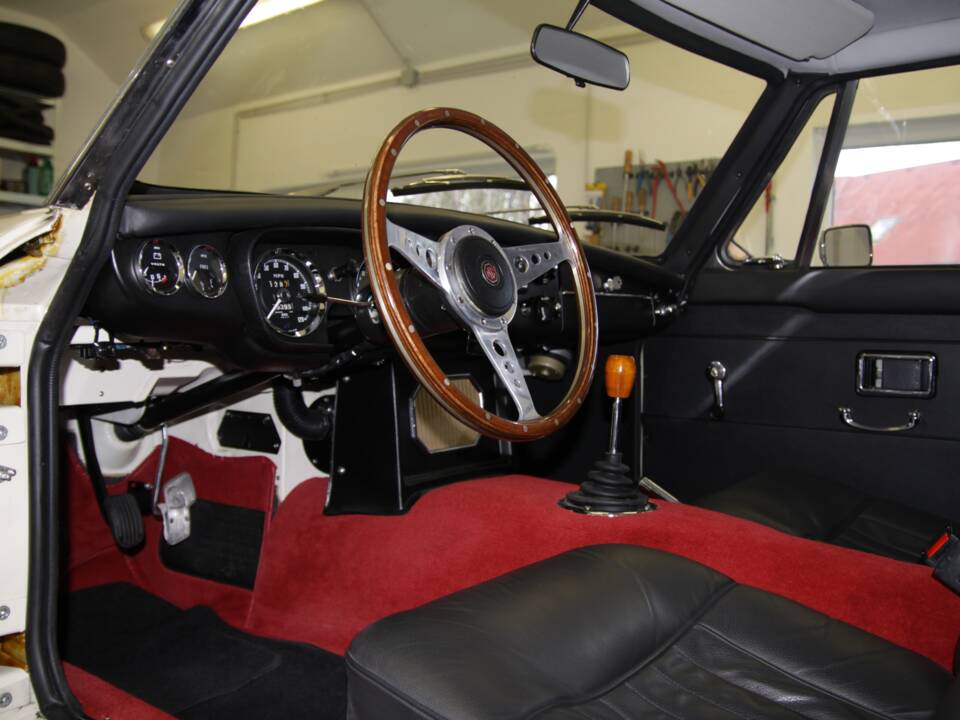 Bild 11/28 von MG MGB GT (1968)