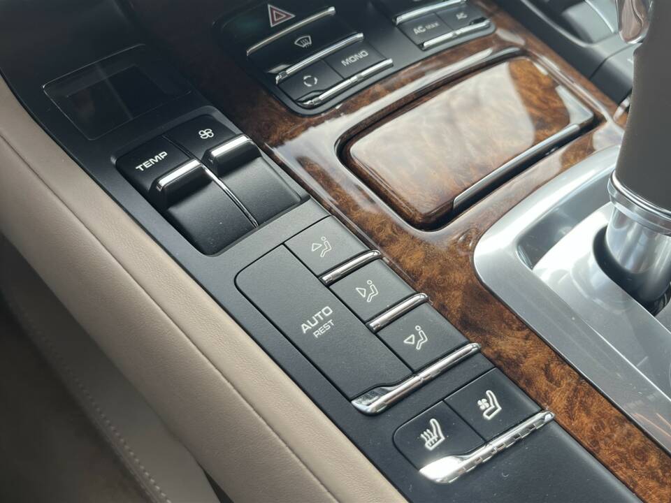 Image 14/51 de Porsche Cayenne Turbo (2011)