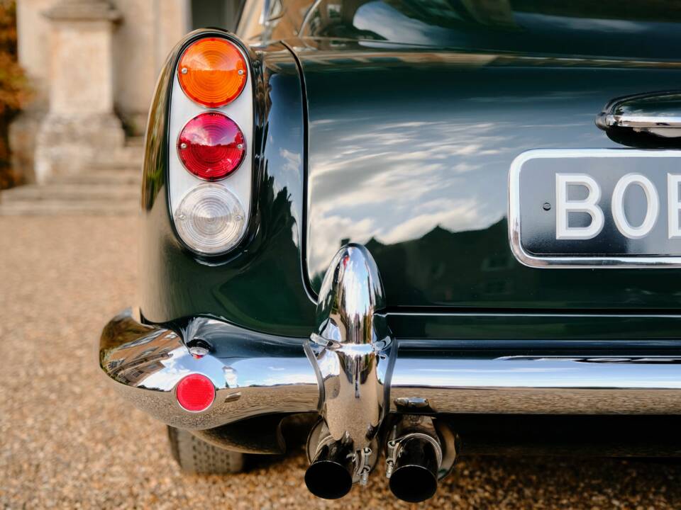 Image 2/15 of Aston Martin DB 5 (1964)