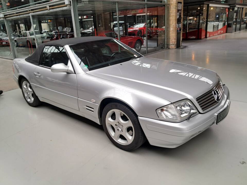 Image 34/50 of Mercedes-Benz SL 320 (1998)