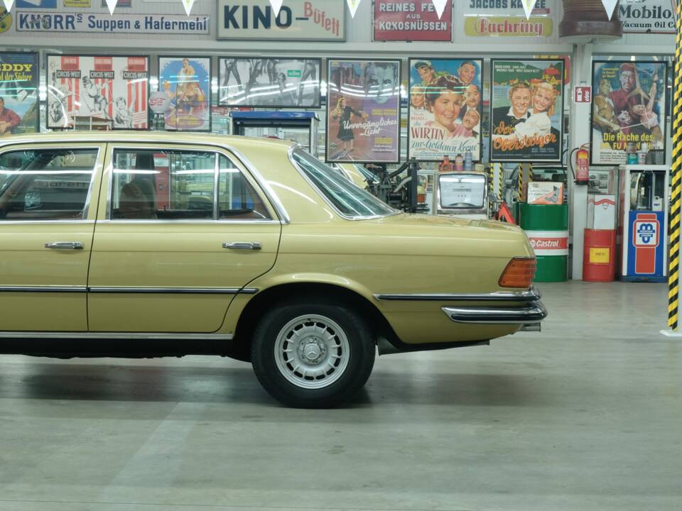 Image 6/50 de Mercedes-Benz 280 SE (1975)