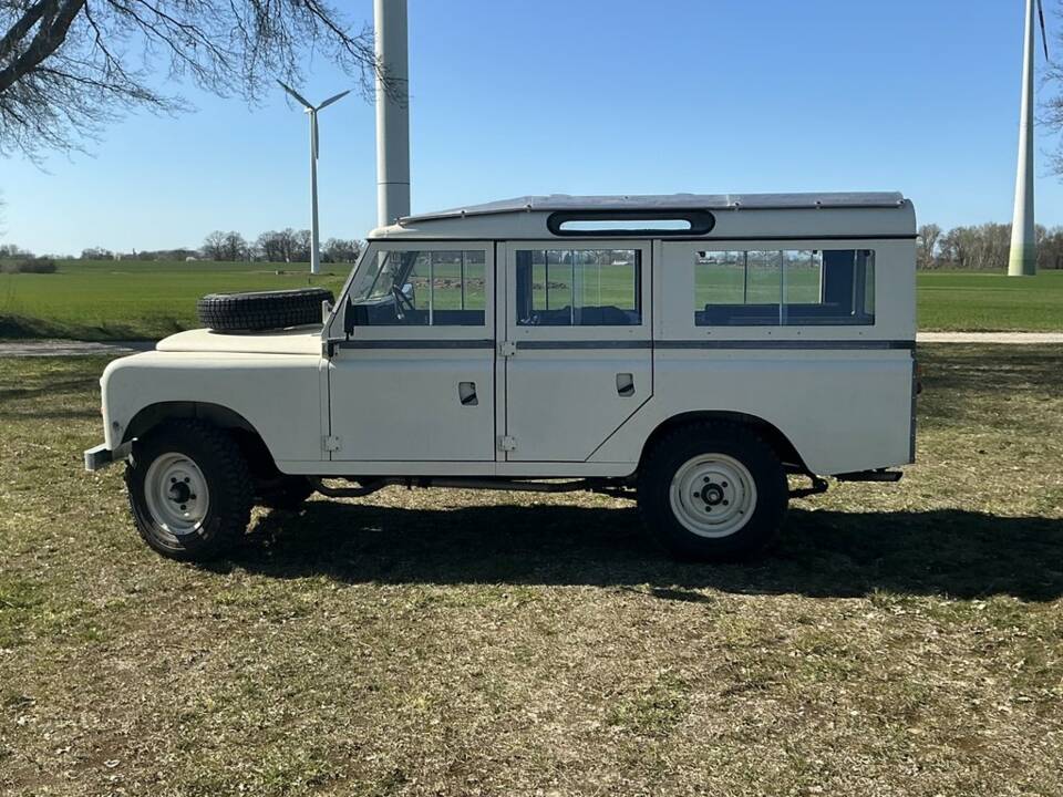 Image 5/8 of Land Rover 109 (1977)