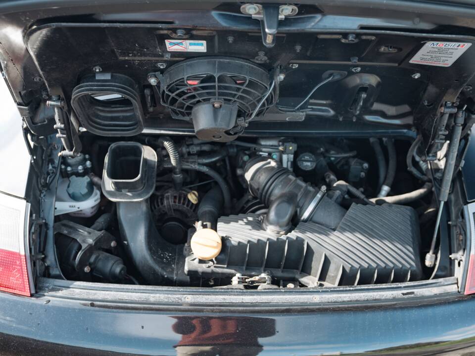 Image 5/50 of Porsche 911 Carrera 4 (2001)