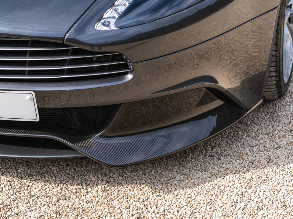 Image 11/35 of Aston Martin Vanquish (2017)