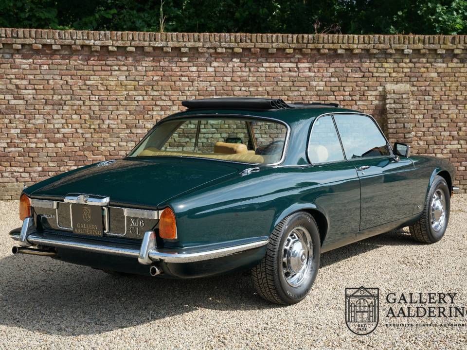 Image 28/50 of Jaguar XJ 6 L 4.2 (1975)