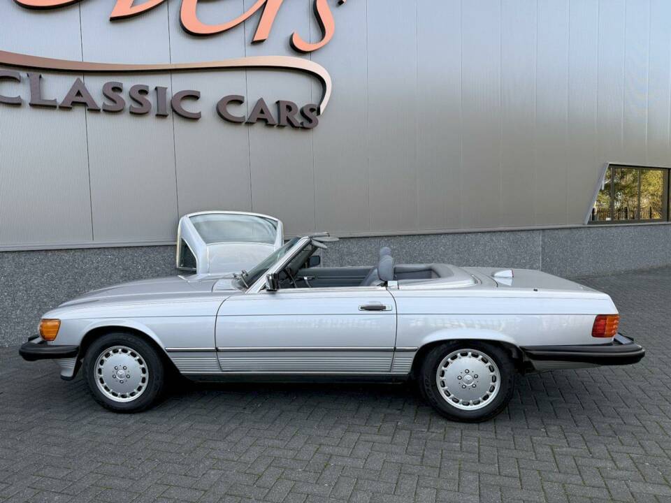 Image 4/36 de Mercedes-Benz 560 SL (1987)
