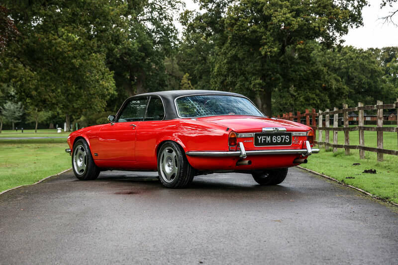 Image 6/40 de Jaguar XJ 6 C 4.2 (1977)