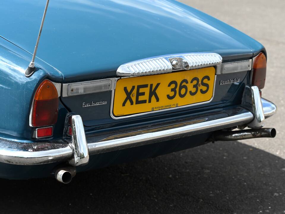 Image 12/21 de Daimler Double Six (1978)