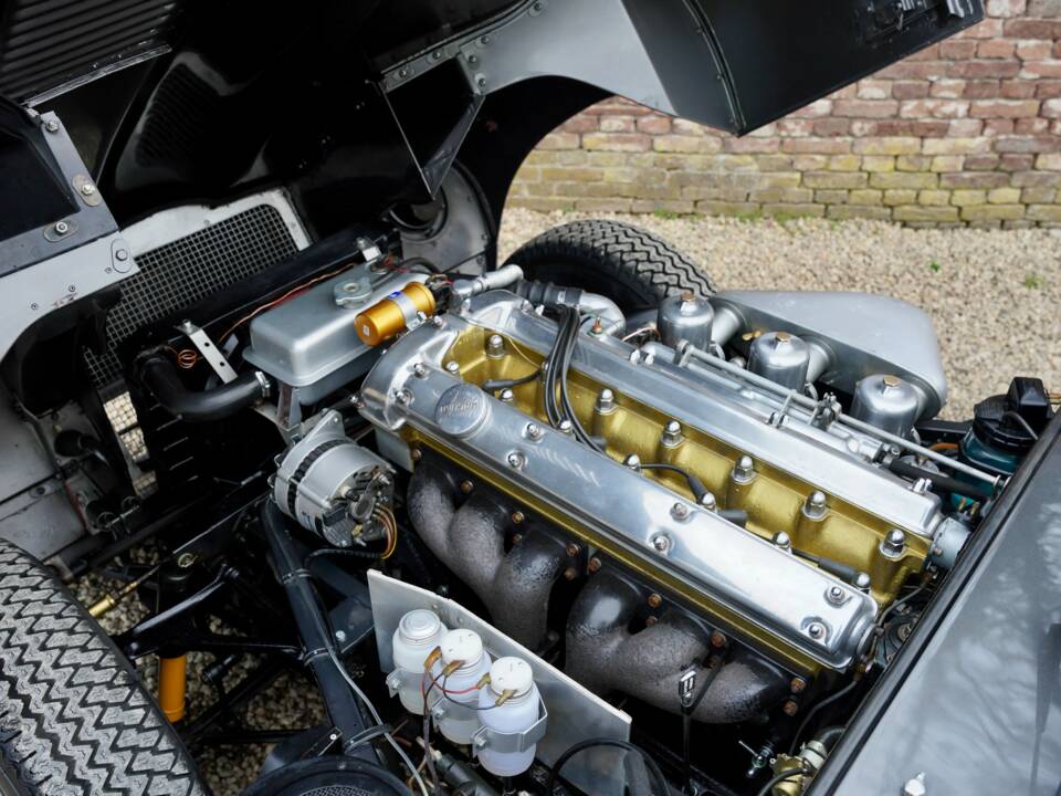 Immagine 27/50 di Jaguar E-Type 3.8 (1961)