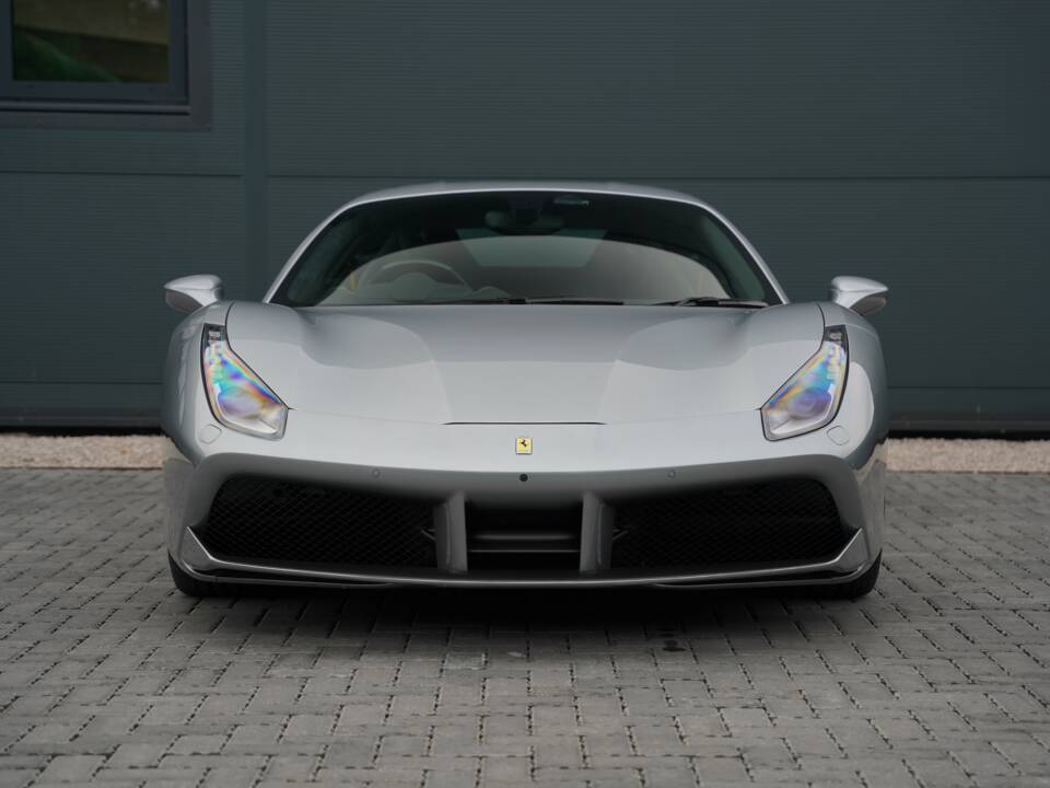 Image 7/50 de Ferrari 488 GTB (2019)