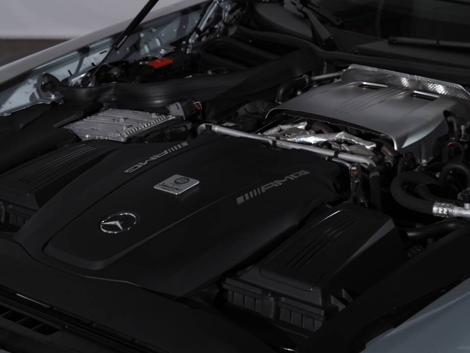 Image 22/49 of Mercedes-AMG GT-S (2015)
