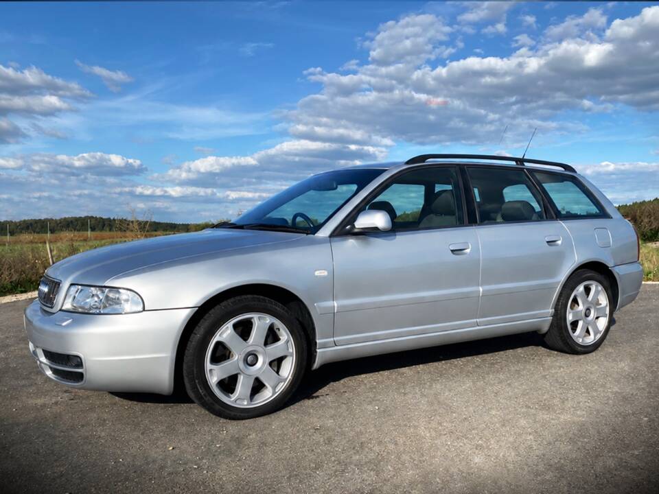 Image 4/50 of Audi S4 Avant (2001)