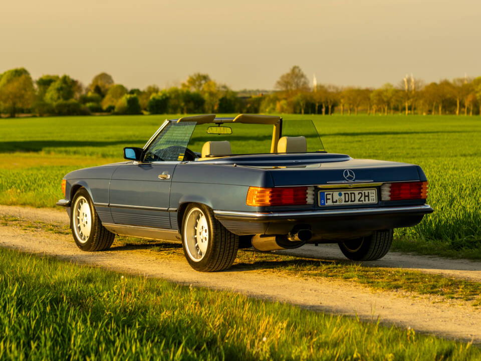 Immagine 8/42 di Mercedes-Benz 300 SL (1986)