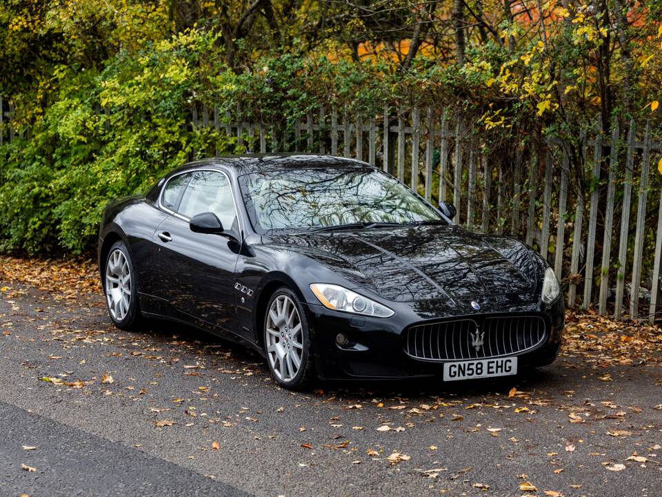 Bild 33/50 von Maserati GranTurismo 4.2 (2008)