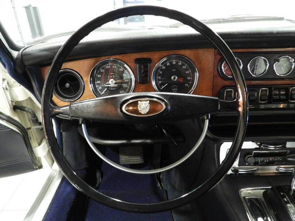 Bild 4/10 von Jaguar XJ 6 4.2 (1971)