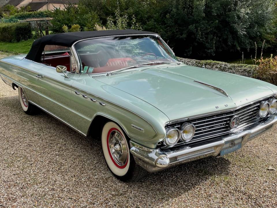 Image 5/50 of Buick Electra 225 Convertible (1962)