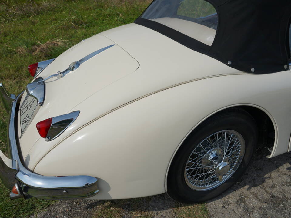 Image 27/58 of Jaguar XK 150 3.4 S OTS (1958)