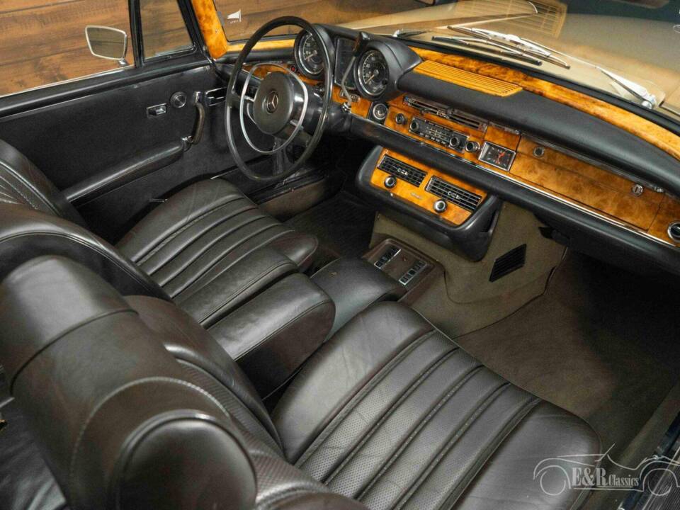 Image 14/19 de Mercedes-Benz 280 SE 3,5 (1971)