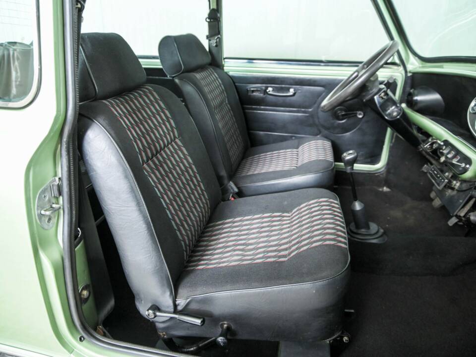 Image 15/50 of Austin Mini 1000 (1983)