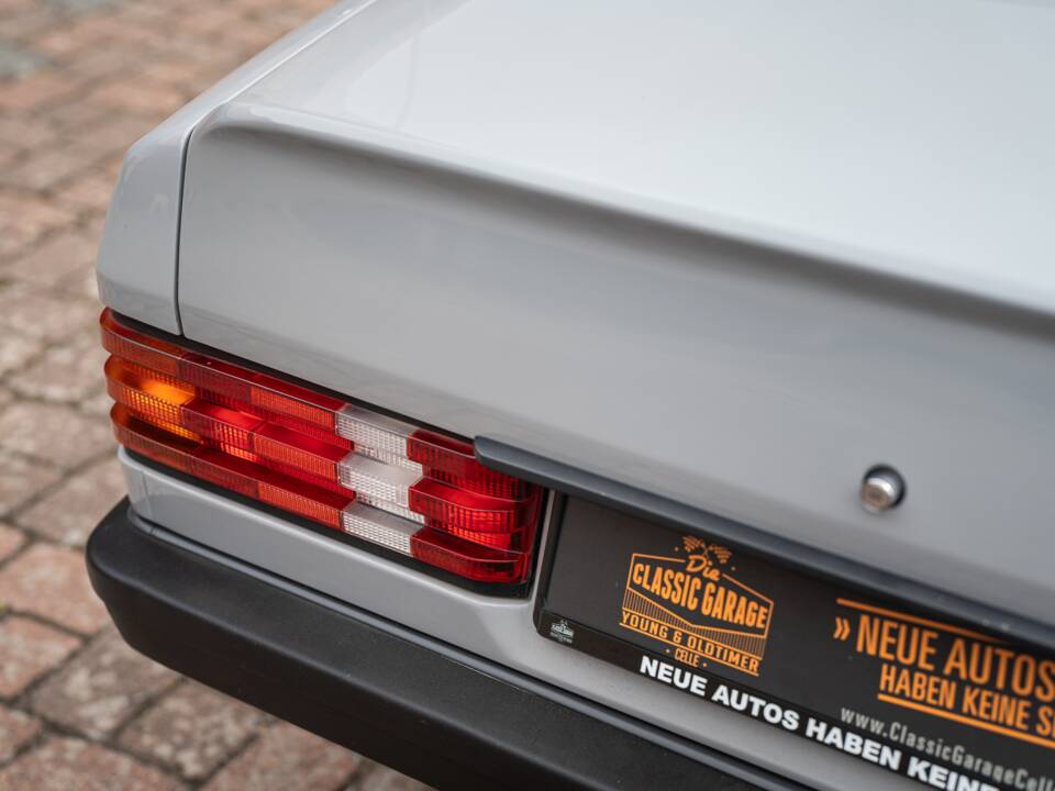 Bild 14/62 von Mercedes-Benz 190 E (1983)