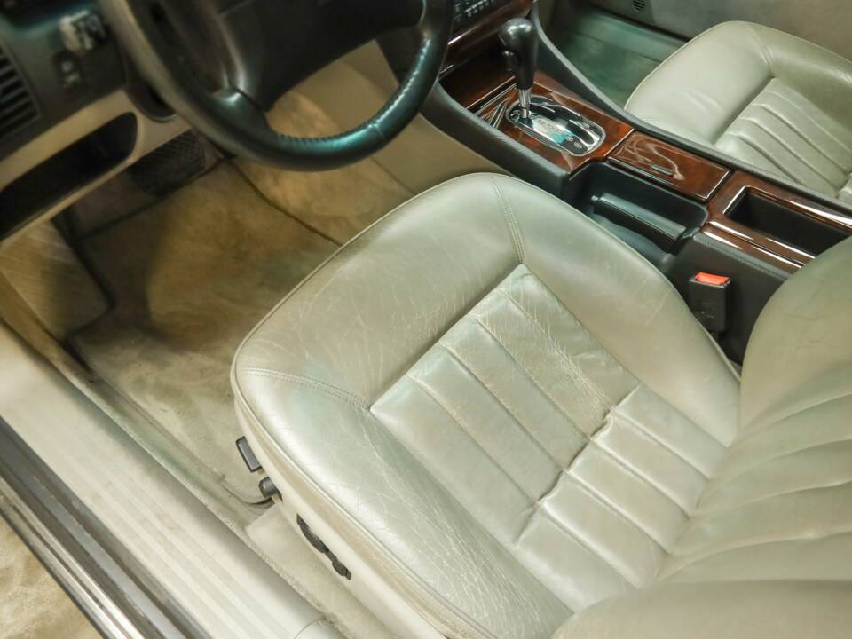 Immagine 26/50 di Audi A8 4.2 quattro (1995)