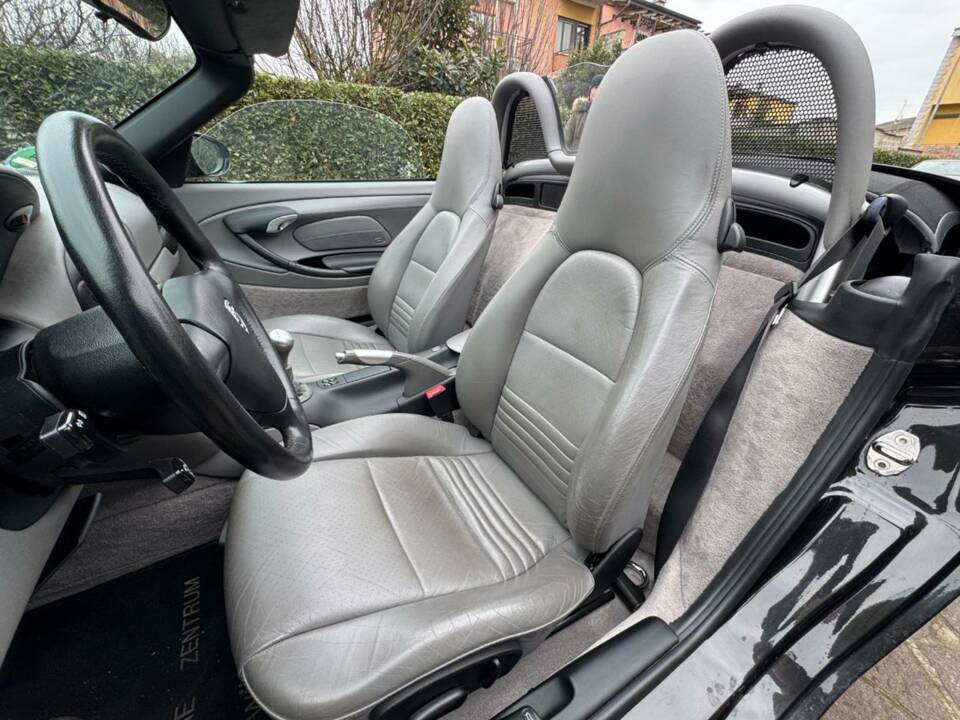 Image 4/34 of Porsche Boxster (2000)