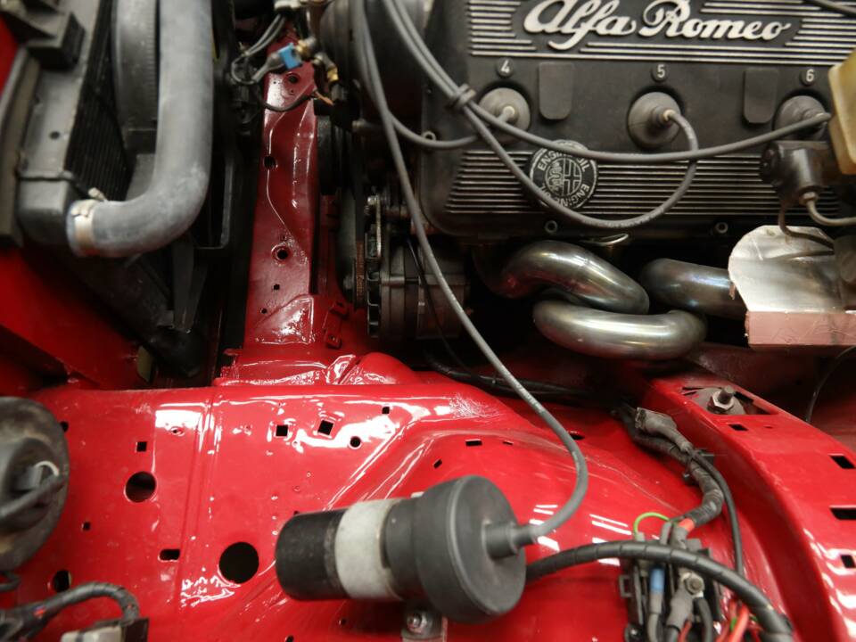 Image 37/50 de Alfa Romeo 75 3.0 V6 QV (1990)